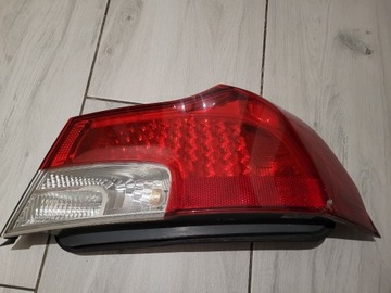 VOLVO C70 II 2009-2013r LIFT LAMPA TYLNA TYŁ PRAWA