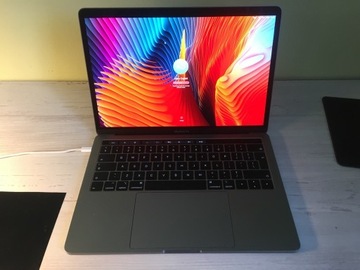MacBook PRO 13” z 2019r. z Touch Barem