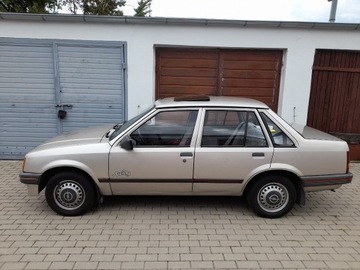Opel corsa sedan, pojemność 1,4; 1990
