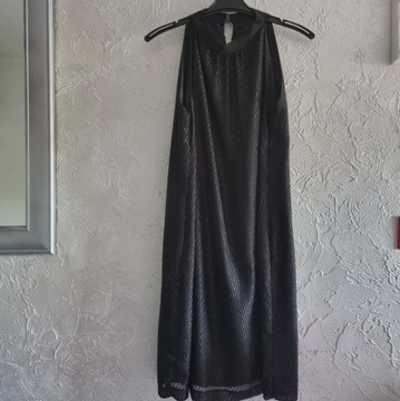 Czarna sukienka bez rękawków  "Monnari"