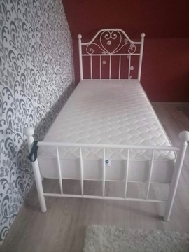 Pojedyncze łóżko na sprzedaż :)