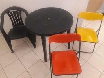 Stolik ogrodowy+ plastikowe krzesła