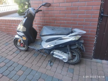 Skuter Generic Ider 50ccm plus drugi w czesciach