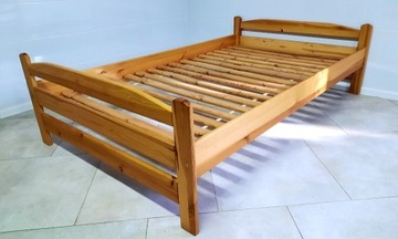 Łóżko z drewna sosnowego 120 x 200 