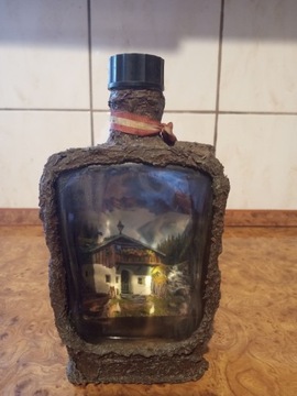 Piękna ozdobna butelka z obrazem
