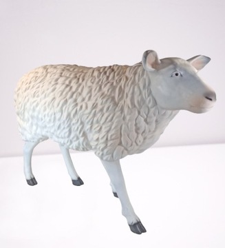 Figura owca duża 