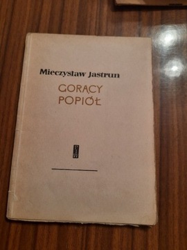 Gorący popiół Mieczysław Jastrun