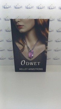 Odwet Kelley Armstrong
