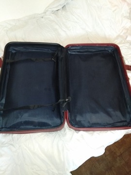 walizka skórzana szyta z dwoma kluczami