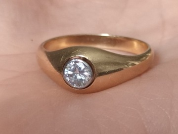 złoty pierścionek z brylantem 21/22 sygnet diament