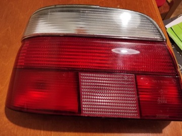 E39 lampa tył lewa HELLA przedlift biały kierunek