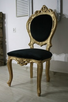 Ręcznie robione , bogato zdobione krzesło.