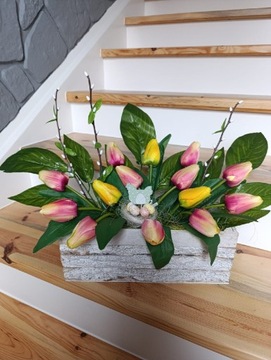 Kompozycja wiosenna, wielkanocna z tulipanów 
