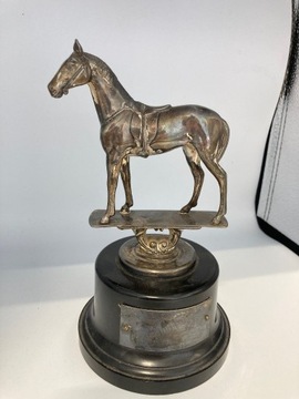 Stare trofeum z koniem posrebrzanym na bakelicie