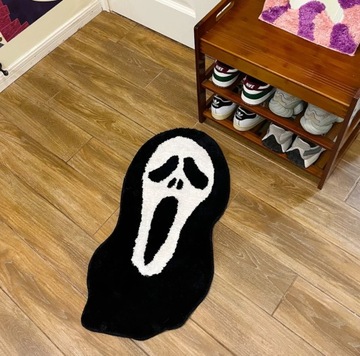 Dywanik w kształcie ghostface 40cm na 80cm