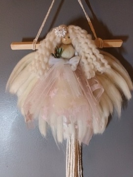 Aniołek , makrama,  różowy,  25 cm x 38 cm