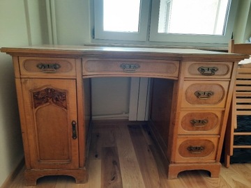 Antyczne biurko z drewna orzechowego (biurko ma po