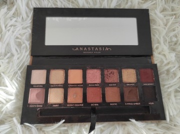 Paleta Anastasia Beverly Hills Soft Glam nude brązy beże bordo