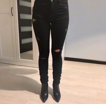 Czarne spodnie Zara z rozdarciami