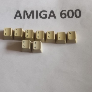 Amiga 600 - Klawisze na prostokątny młoteczek