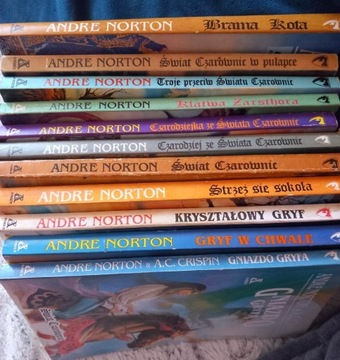 11 książek Andre Nortona Świat Czarownic 