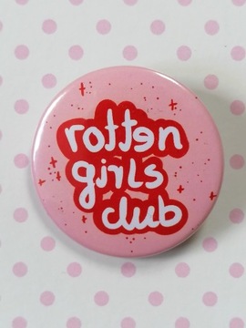 Przypinka różowa -Rotten girls club-