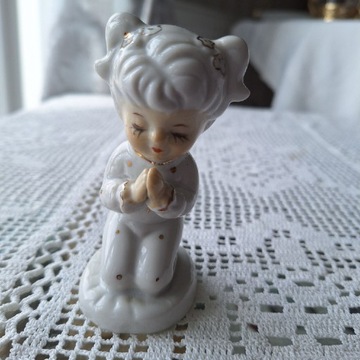 Figurka porcelanowa Dziewczynka 
