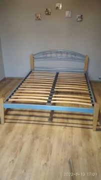 Łóżko 140x200 drewno metal szare
