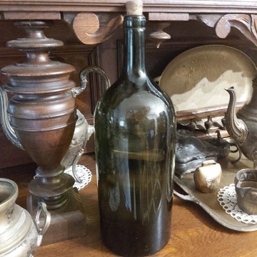 Bardzo stara butelka dwu litrową -lata 20-te XX w.