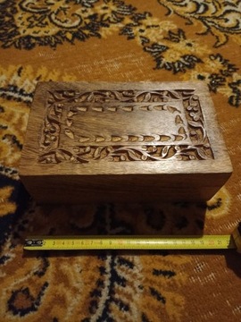 Drewniana skrzynka, szkatułka