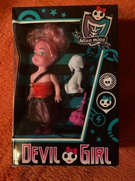 Devil girl       Mała laleczka z pieskiem
