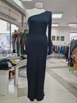 Długa czarna sukienka z wycięciem Bershka rM 