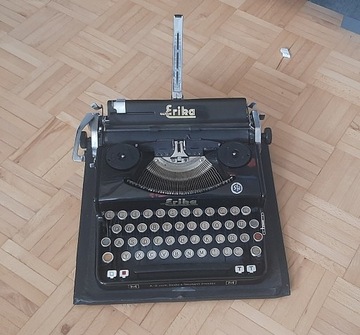Stara niemiecka maszyna do pisania Erika