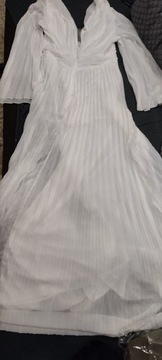 Biała sukienka plisowana 