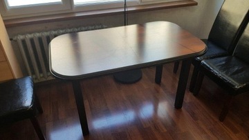 Rozkładany stół owalny do salonu lub kuchni