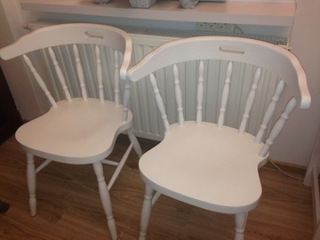 Stare dębowe krzesła białe