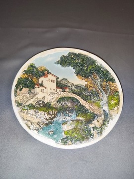 Malowany talerz dekoracyjny z krajobrazem