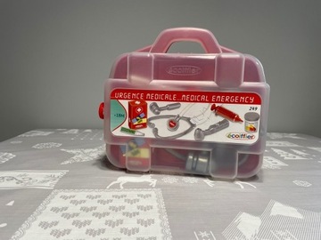 Zabawkowy zestaw lekarski w walizeczce