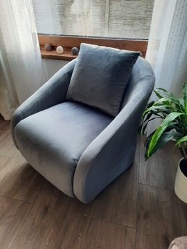 Wygodny fotel, oryginalny  design. 