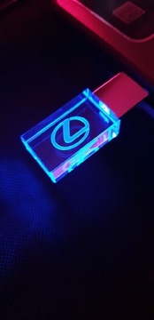Pendive,pamięć USB 32GB LED krysztal LEXUS, SUBARU