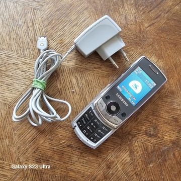 Telefon SAMSUNG SGH-J700 sprawny bateria ładowarka