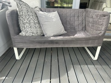 Mała szara sofa Ikea