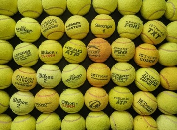 40 używanych piłek tenisowych różnych marek. 