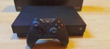 Konsola Xbox one X oraz kontroler.