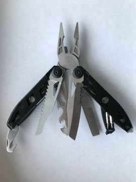 Multitool Henstrong Aparan -18 w jednym (Nowy)