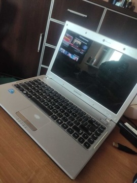 Laptop SAMSUNG Q330