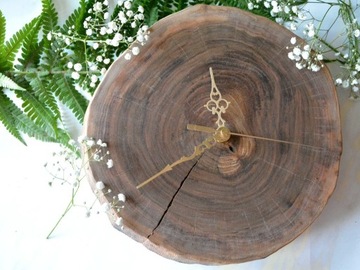 Drewniany zegar z orzecha włoskiego
