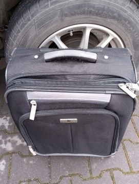 Używana walizka eurotravel expand złamana rączka