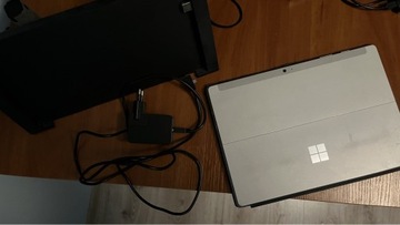 Surface 3 z klawiaturą oraz dockiem