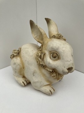 figurka króliczek z ceramiki z kwiatkami słodziak